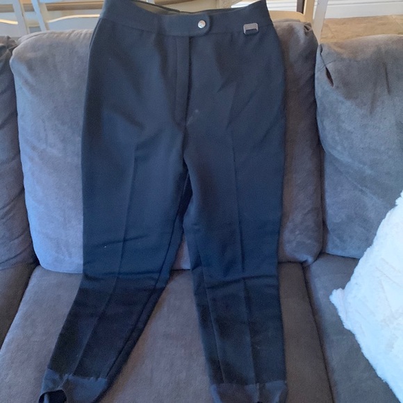 Ski pants says size 14 fit more like a 8. - Picture 4 of 4